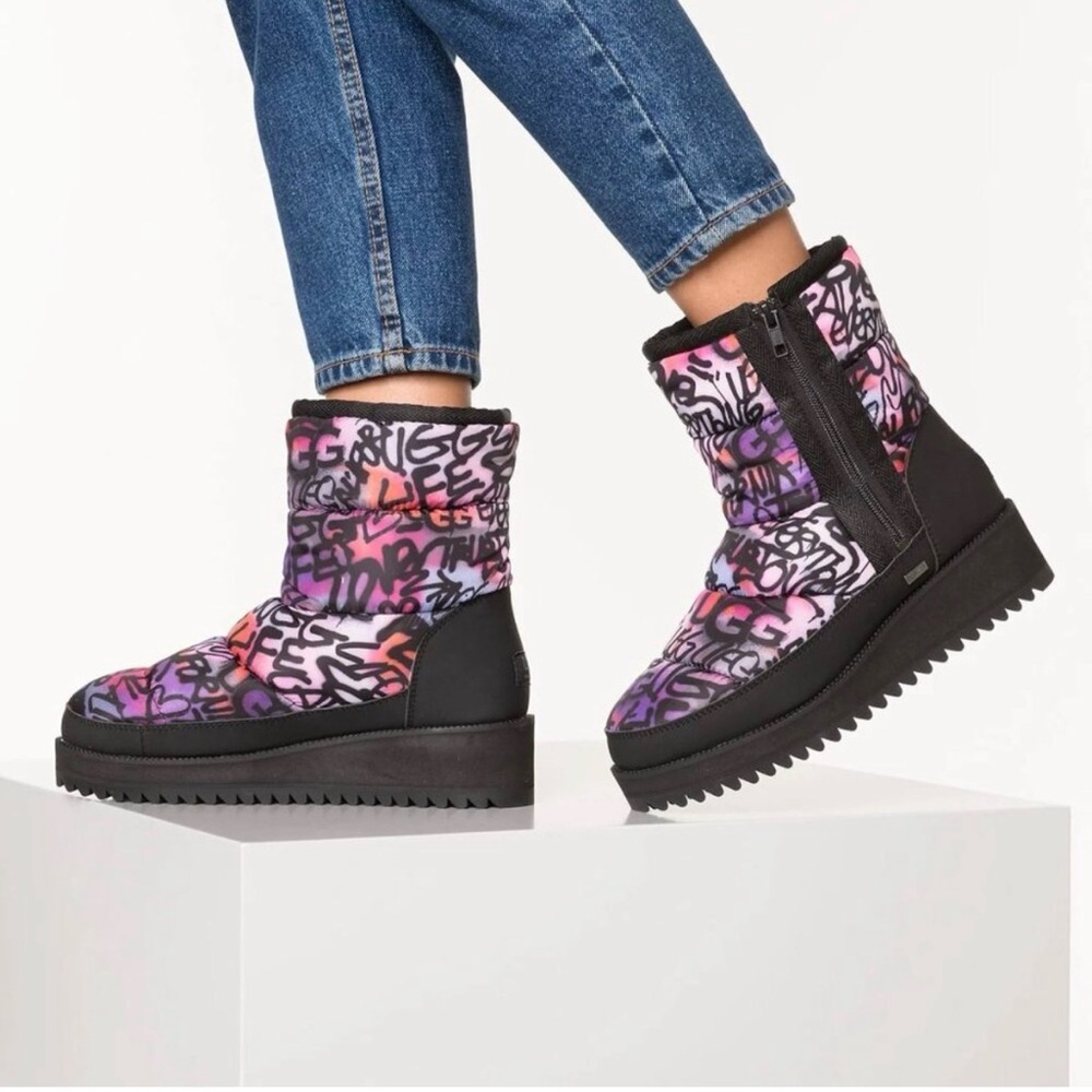 Ugg Ridge Graffiti Pop Boots - Picture 10 of 12